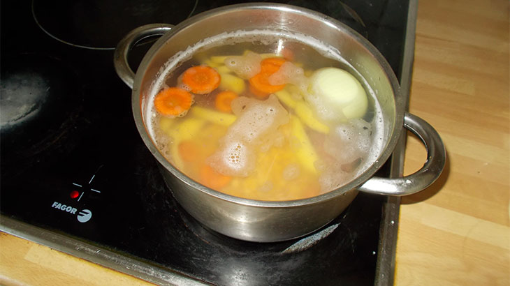 Фото приготовления горохового супа из статьи Как сварить вкусный гороховый суп? Быстро. Просто. Сытно" 