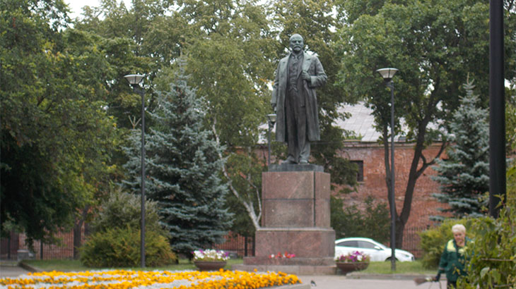 Фото памятника Ленину из статьи Что посмотреть в Санкт-Петербурге В Кронштадт краткий обзор основных достопримечательностей